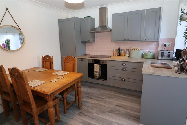 25, Merlins Hill, Haverfordwest photo 4