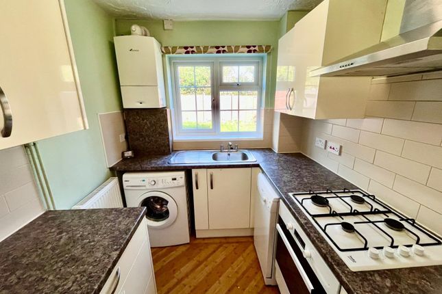 40 Eliot Close, Newport Pagnell photo 3