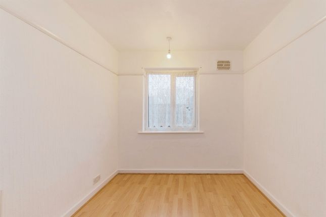 Flat to rent in High Mead, Harrow-On-The-Hill, Harrow