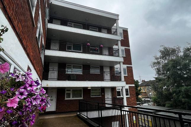 Flat for sale in Lynwood Close, London