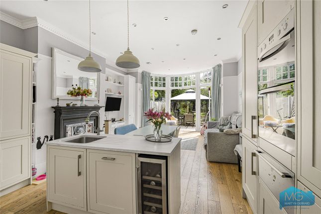 15a, Queens Avenue, London photo 2