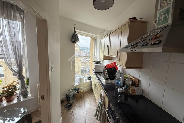 Flat 32 Howgate House, Wellington Road, Dewsbury photo 4