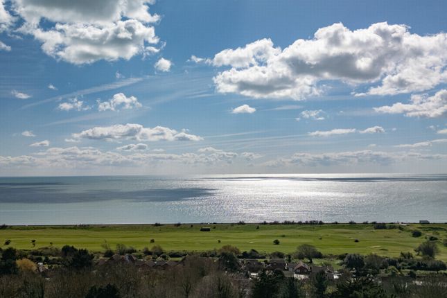 Pitchoun, Cliff Road, Hythe photo 3