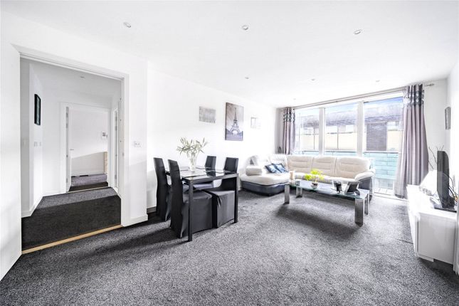 Flat for sale in Walton-On-Thames, Surrey