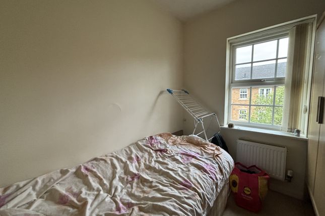 Town house to rent in Johnson Court, Northampton