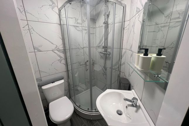 007 Warmsworth Road, Room 2, Doncaster photo 2