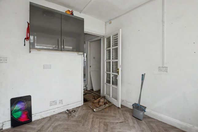 82, Holly Hill Road, Erith photo 4