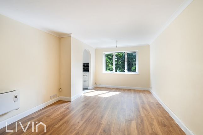 33 Muggeridge Close, South Croydon photo 2