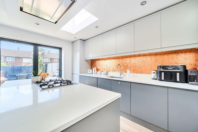 13, Bartelotts Road, Berkshire photo 4