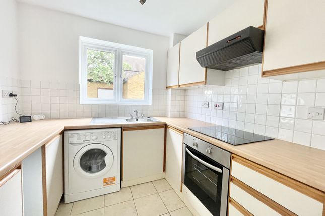 21, Slade End, Theydon Bois photo 3