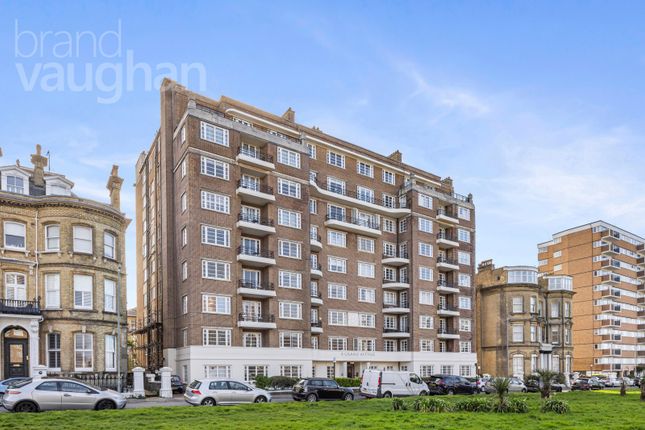 Flat for sale in Grand Avenue, Hove, East Sussex