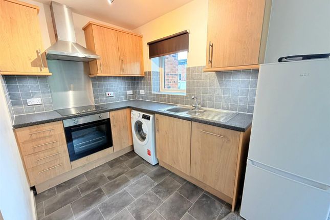 5, Millers Court, Stalybridge photo 3
