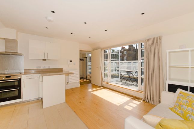 Flat to rent in Gower Mews Mansions, Gower Mews