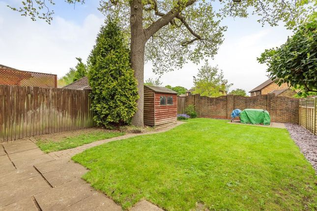 63, Horseshoe Crescent, Reading photo 4