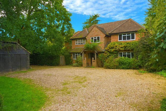 Traditional English Country House.Png
