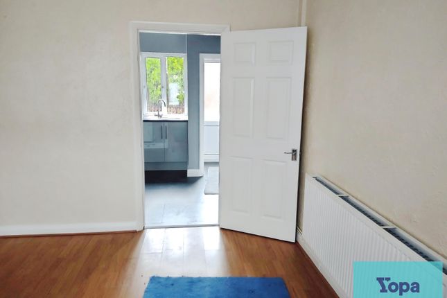 34, Collinson Road, Goldenhill, Stoke-on-trent photo 3