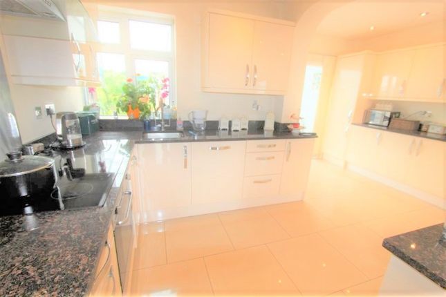 Single Room, 3, Rowantree Close, London photo 3