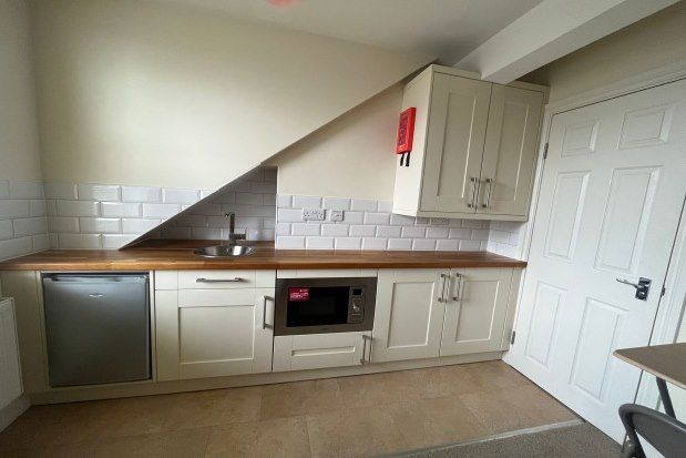 Room to rent in Victoria Road, Swindon