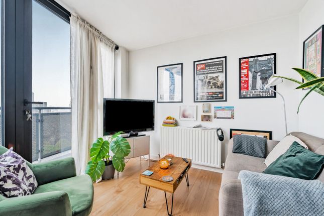 Flat for sale in Fondant Court, Taylor Pl, London