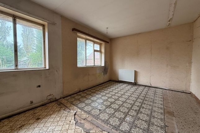417 Williamthorpe Road, North Wingfield, Chesterfield photo 3