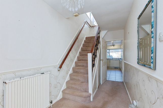 4, Lichfield Drive, Leicester photo 4