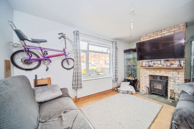 8, Hollyoak Road, Hampshire photo 2