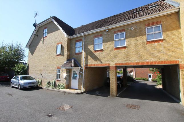 18, Arklay Close, Hillingdon photo 3