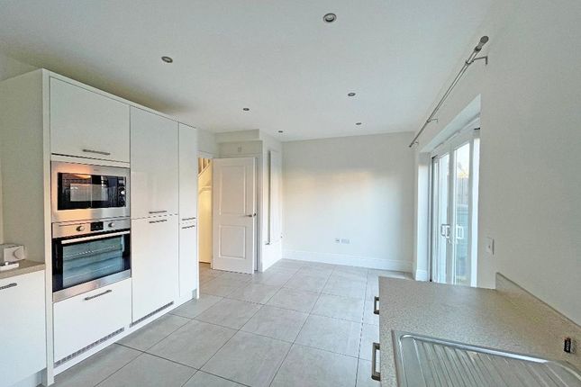 5, Heasman Close, Marden photo 2