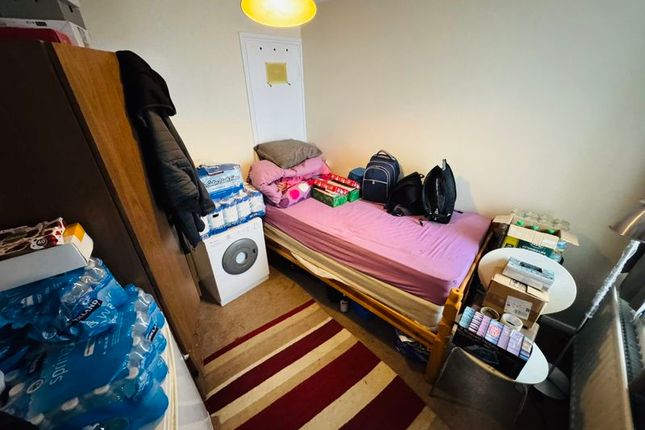 18 Sheridan Court, Whitton Avenue West, Northolt photo 4