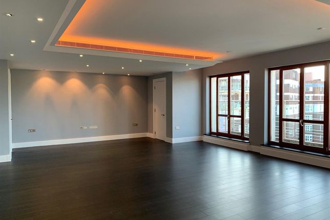 Flat 8.4, London photo 3