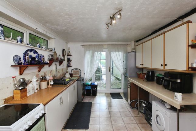 19, Cefn Road Upper, Bargoed photo 4