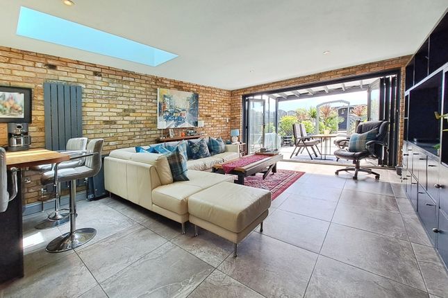 40, Birds Avenue, Kent photo 2
