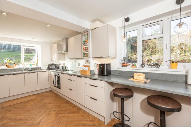 27, Ffordd Taliesin, Swansea photo 4