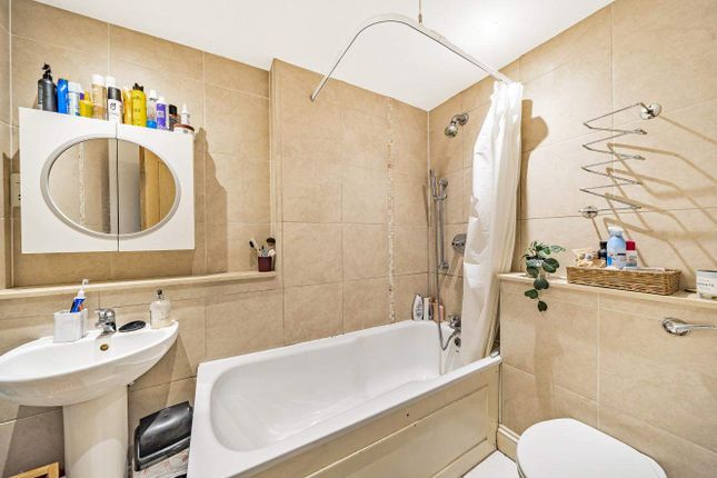 Flat for sale in Orleston Road, London