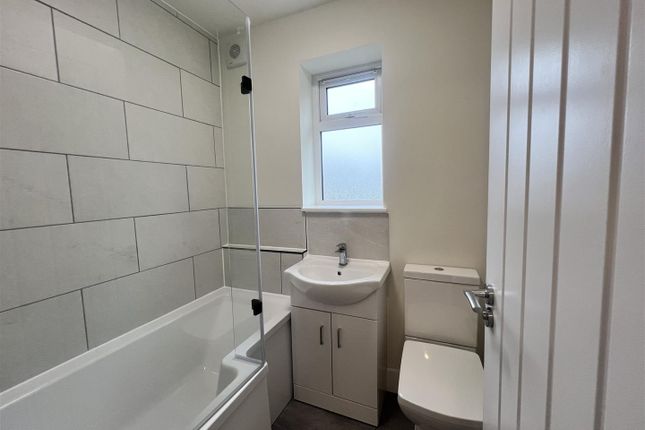66, Whingate, Leeds photo 4