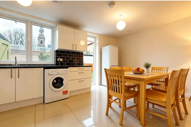 Room 2, 28 Tarbert Walk, Tarbert Walk, London photo 2
