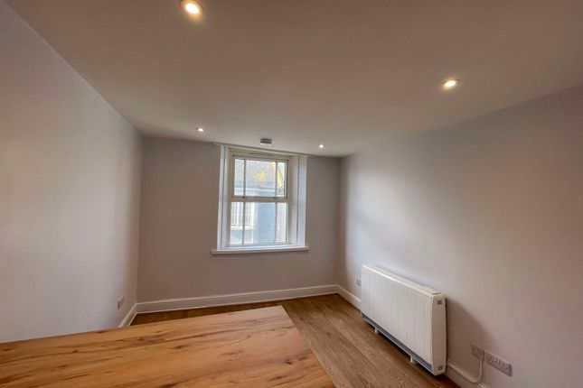 Flat 2,3,, Fore Street, Devon photo 4