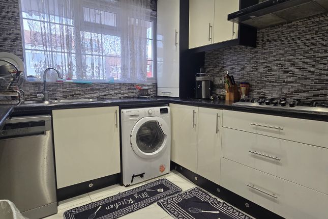 110, Woolacombe Way, Hayes photo 3