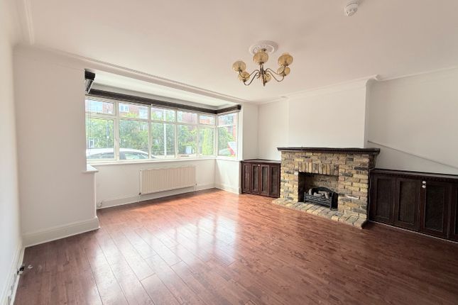 2 High Road, London, Greater London photo 3