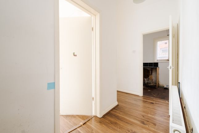 Flat for sale in Curzon Road, London