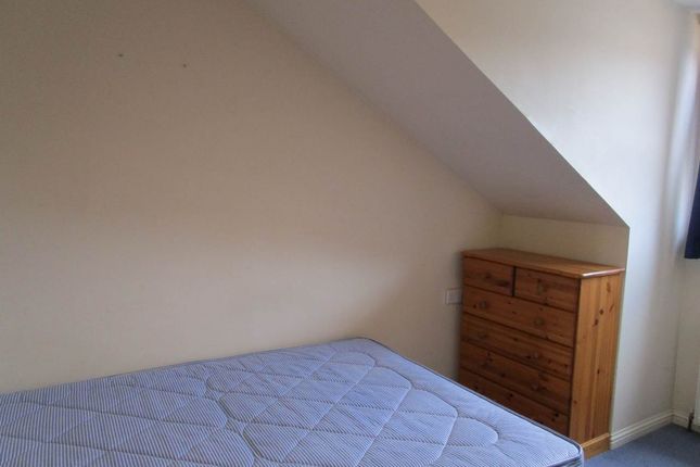 4 Larch Street, Dundee photo 4