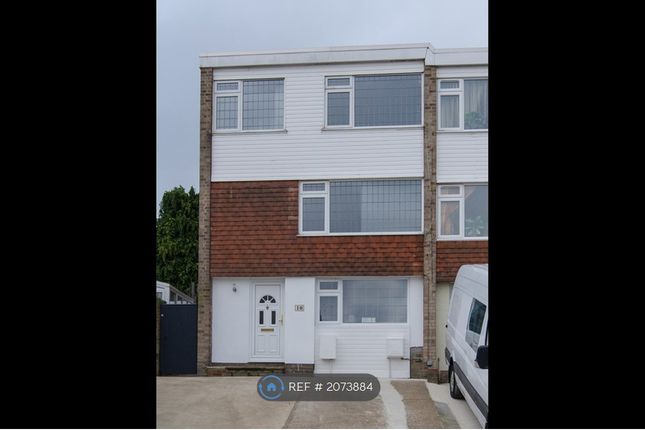 Thumbnail Room to rent in Elmfield Close, Gravesend