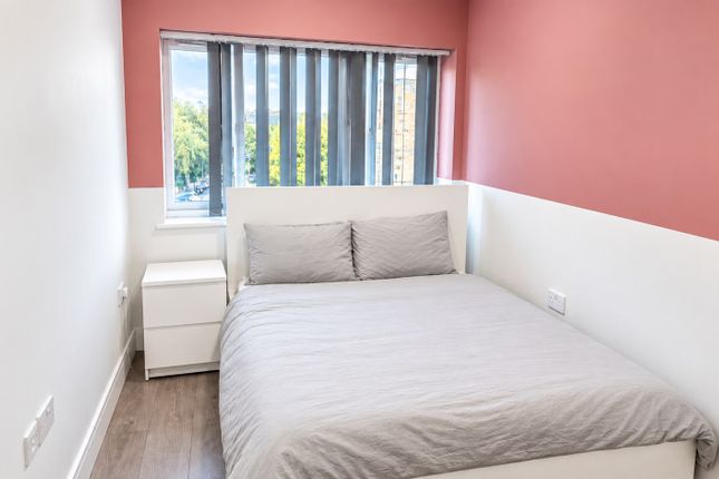 Flat 3, QC, Queens Crescent, London photo 2