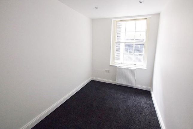 18 Berkeley Street, Gloucester photo 4