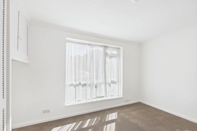 112 Holmbury Grove, Croydon photo 4