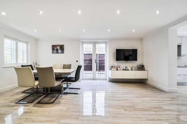 128 The Ridgeway, London photo 4
