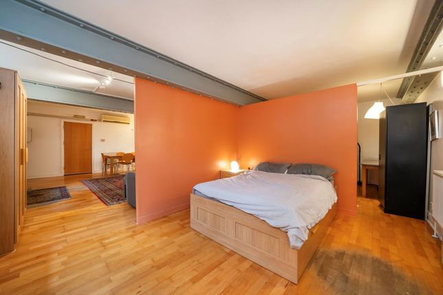 Flat 3, Constantine Court, 6, Fairclough Street, London photo 4