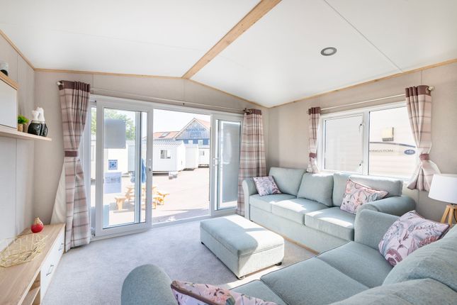 Hamilton, Broadland Sands Holiday Park, Lowestoft photo 3
