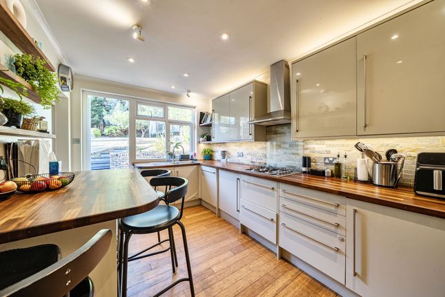63 Kenerne Drive, Barnet photo 3