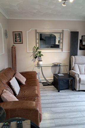 64 Farm Road, Rainham photo 5